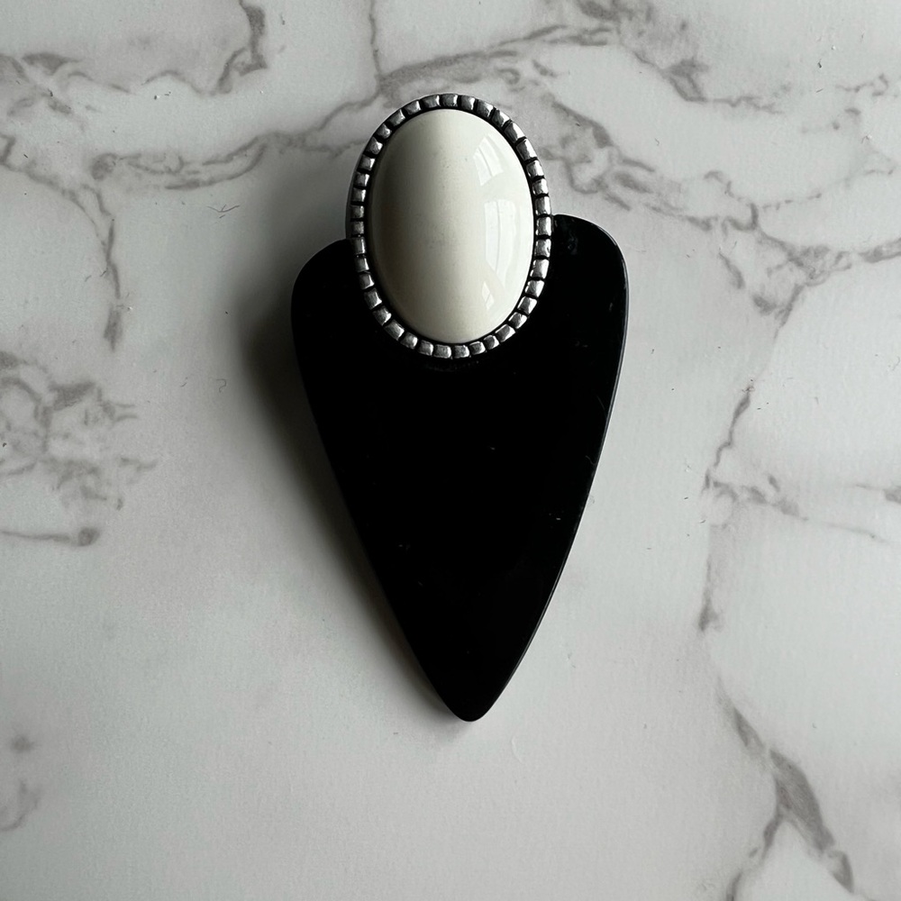 Elegant Black and White 30’s/40’s lucite Art deco brooch